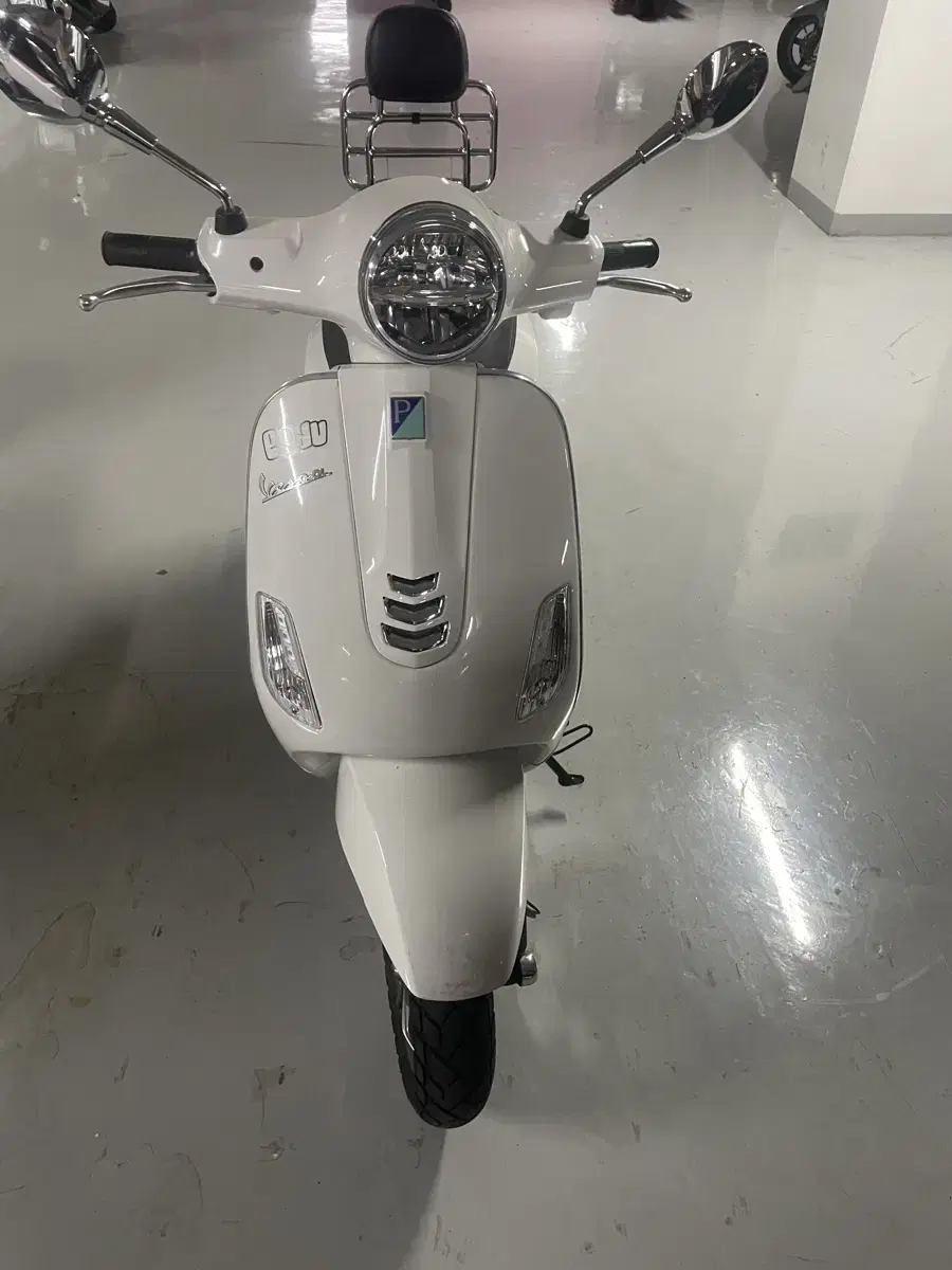 베스파 LX125 ABS 24년식 화이트 팝니다